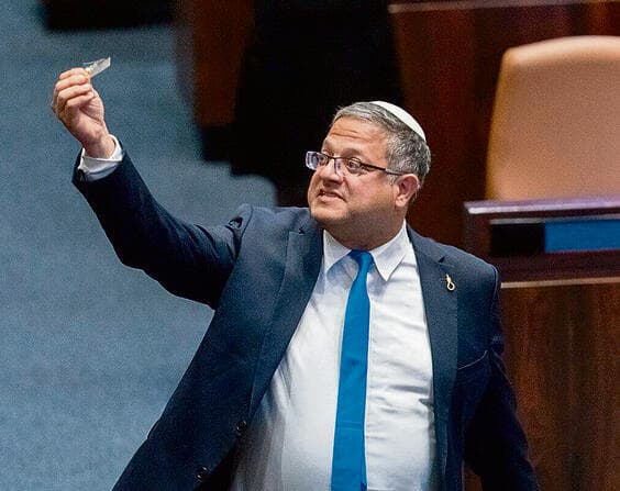 בן גביר והסיכה. הכהניזם שלו כבר מזמן איננו גימיק | צילום: שלו שלום בן גביר והסיכה. הכהניזם שלו כבר מזמן איננו גימיק | צילום: שלו שלום