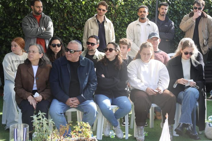 צילום: יריב כץ אזכרתו של גל איזנקוט ז"ל, שנתיים למותו - אביו גדי איזנקוט וחנה אמו של גל