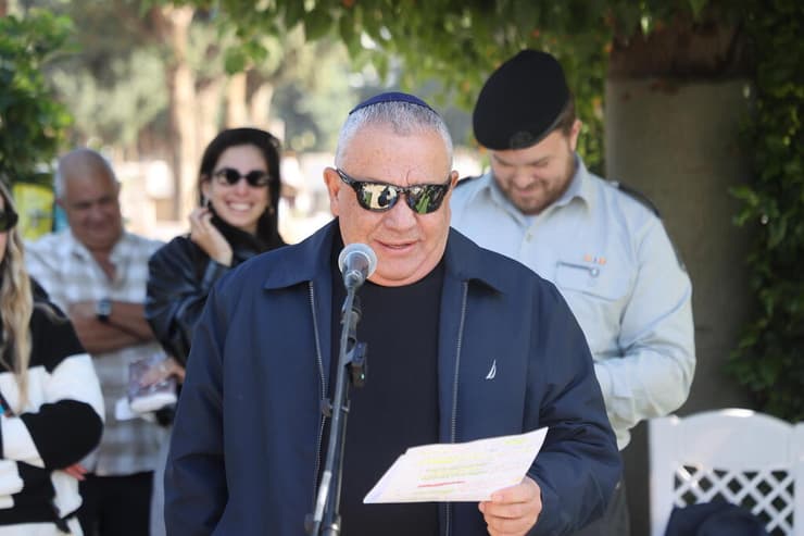 צילום: יריב כץ אזכרתו של גל איזנקוט ז"ל, שנתיים למותו - אביו גדי