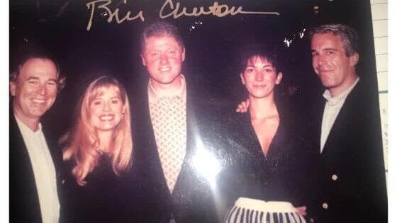 ביל קלינטון. טוען כי ניתק את קשריו עם אפשטיין לפני מעצרו ב-2019 (צילום: House Oversight Committee) ביל קלינטון באחוזה של ג'פרי אפשטיין