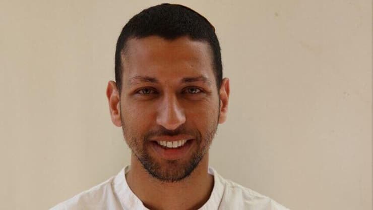 אלירן יהונתן. "בגילאי היסודי אין צורך בסמארטפון, הנזק עולה על היתרונות". אלירן יהונתן, מנהל בית ספר רמב"ם באליכין