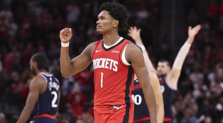 אמן תומפסון חוגג