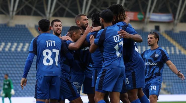 שחקני מכבי פתח תקווה מאושרים (אופיר מגדל) שחקני מכבי פתח תקווה מאושרים