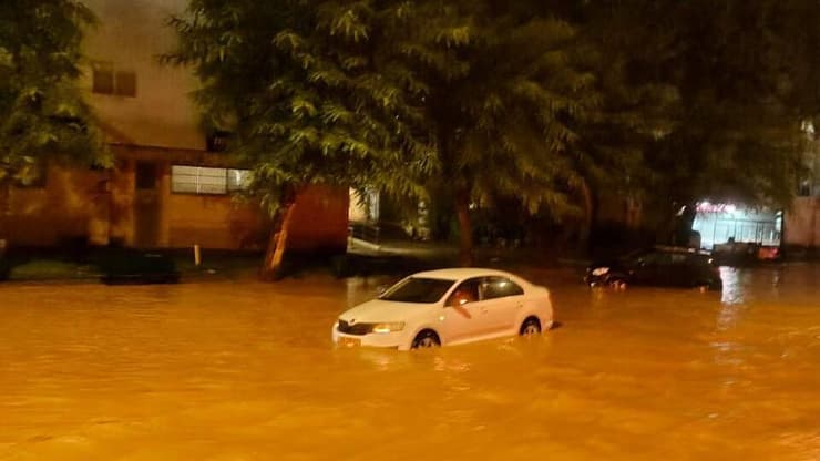 צפי להצפות, גם ביומיים הבאים (צילום: דוברת כבאות והצלה) הצפות בקריית גת בעקבות גשמים עזים - סופת ביירון