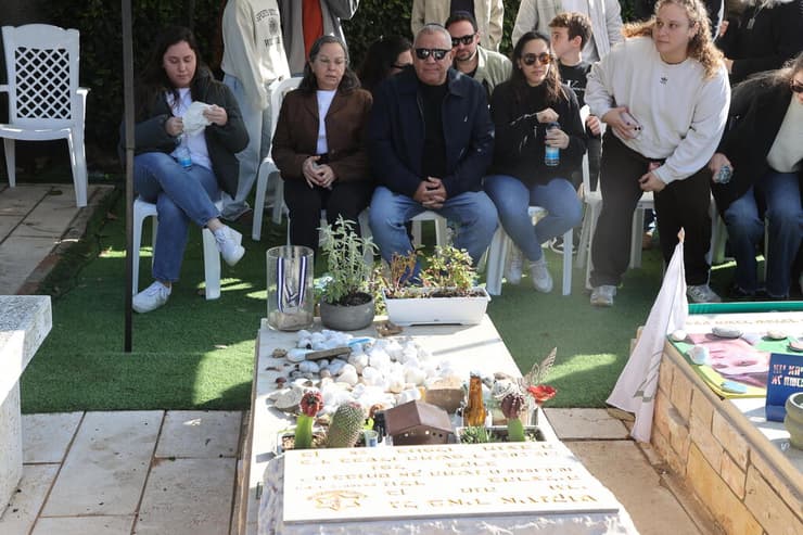 גדי איזנקוט בטקס האזכרה בבית העלמין הצבאי בהרצליה (צילום: יריב כץ ) אזכרתו של גל איזנקוט ז"ל, שנתיים למותו - אביו גדי איזנקוט וחנה אמו של גל