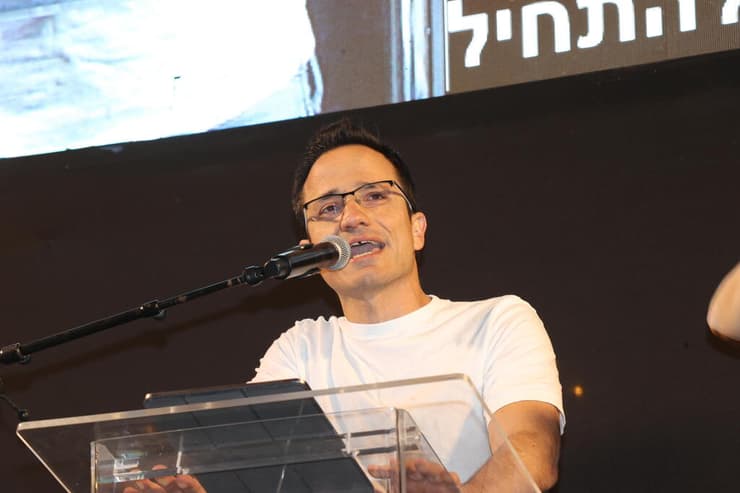 משה רדמן ממבולי "מחאת ההייטקיסטים" בעצרת מחאה בכיכר הבימה (צילום: יריב כץ) עצרת מחאה בכיכר הבימה