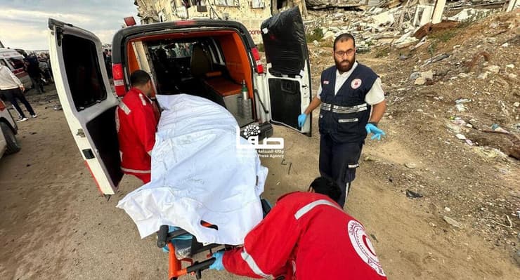 פינוי גופה מזירת התקיפה