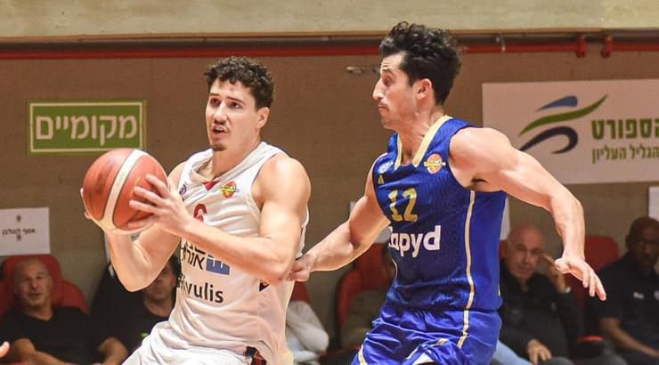 שחר עמיר מול ג'ון דיברתולומאו (ניסן עייש) שחר עמיר מול ג'ון דיברתולומאו