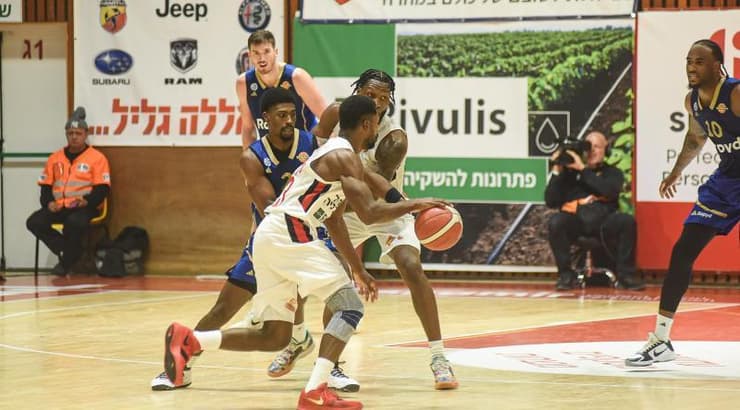 ג'ימי קלארק שומר (ניסן עייש) ג'ימי קלארק שומר