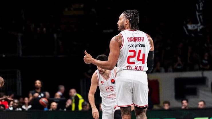 התעוררות הגנתית של הפועל ברבע האחרון. איש וויינרייט (צילום: הפועל "IBI" תל אביב) שחקן הפועל ת"א איש וויינרייט