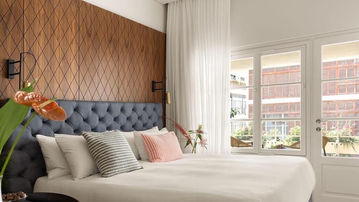 אחד מהחדרים ב-HOTEL RECEPTION (צילום: מאיה אבגר) HOTEL RECEPTION