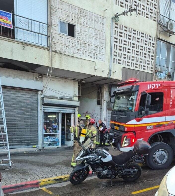 צילום: כב"ה זירת השריפה בפתח תקווה