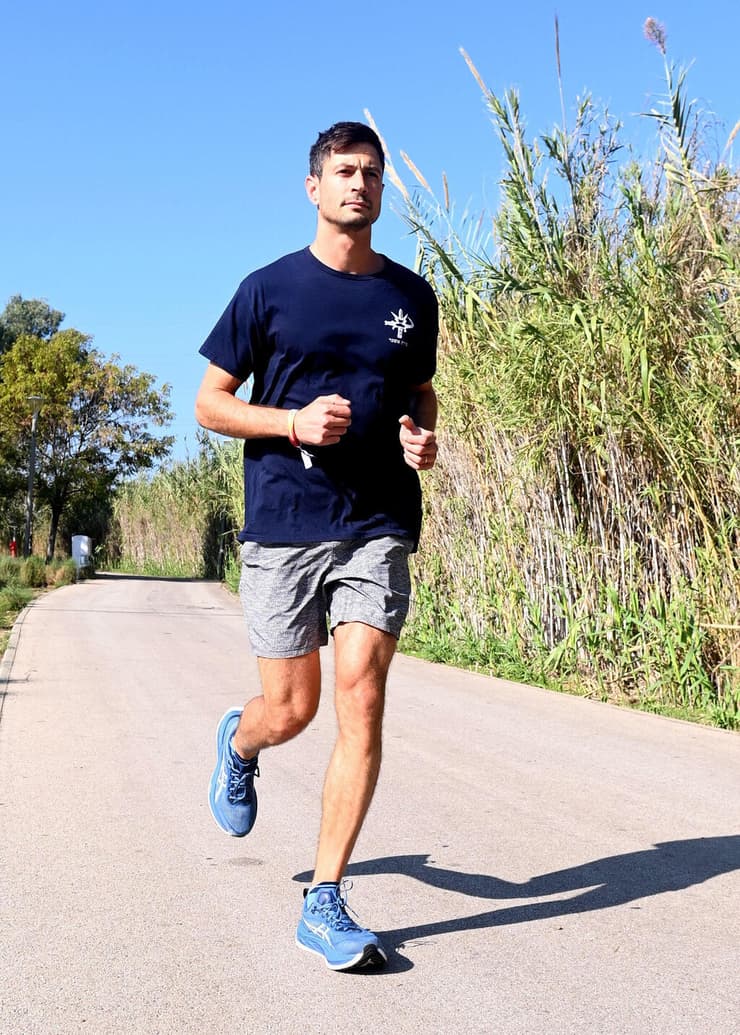 "אני עושה את זה כדי להרגיש את הקשר שלי עם אור" (צילום: קובי קואנקס) אייל אשכר