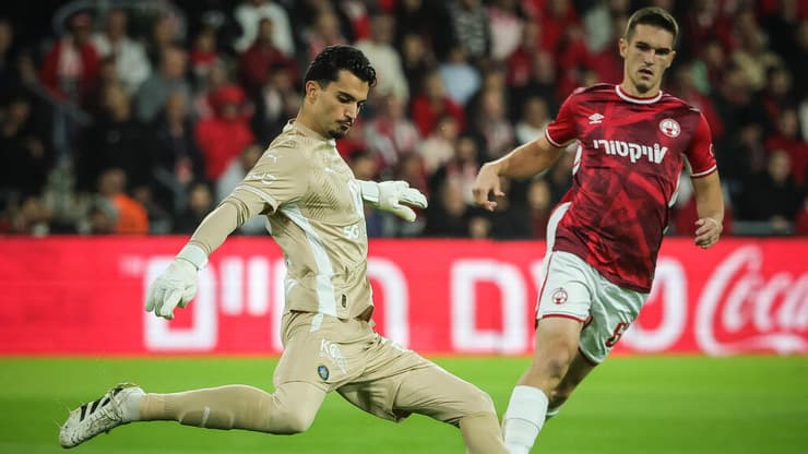 למרות הקשיים - נשאר להיאבק על מקומו. מליקה מול הפועל באר-שבע (צילום: עוז מועלם) אופק מליקה