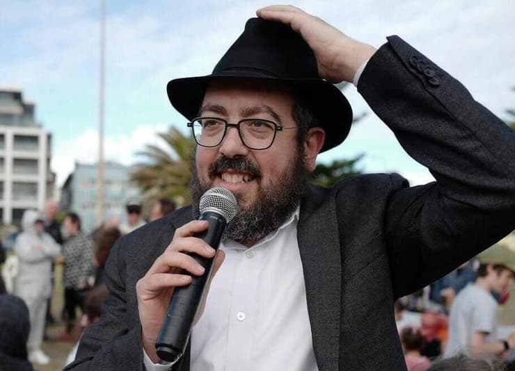 "אישיות כובשת ולב פתוח". הרב אלי שלנגר הרב אלי שלנגר שנרצח בירי ההמוני בסידני