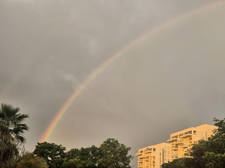 קריית אונו (צילום: ירון דרוקמן) קשת בענן בקריית אונו