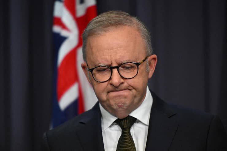 "עובדים הכי קשה שאנחנו יכולים". ראש הממשלה אלבניזי (צילום: AAP/Lukas Coch/via REUTERS) ראש ממשלת אוסטרליה אנתוני אלבניזי