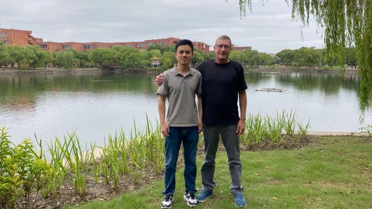 פרופ' ארז חסמן ופרופ' בו וואנג (צילום: דוברות הטכניון) פרופ' ארז חסמן ופרופ' בו וואנג