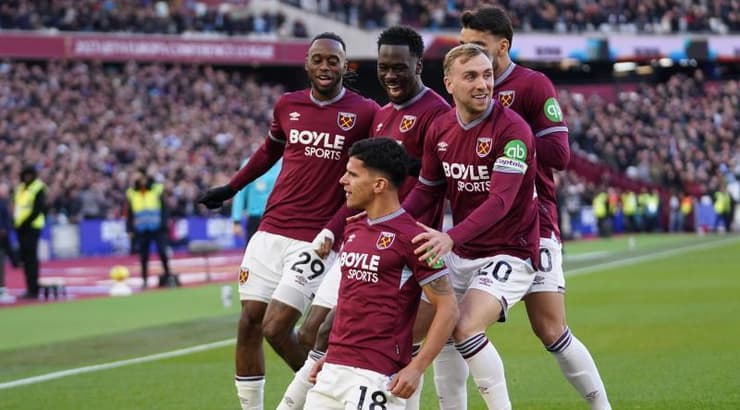 שחקני ווסטהאם חוגגים (IMAGO) שחקני ווסטהאם חוגגים