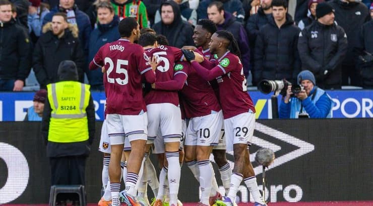 שחקני ווסטהאם חוגגים (IMAGO) שחקני ווסטהאם חוגגים