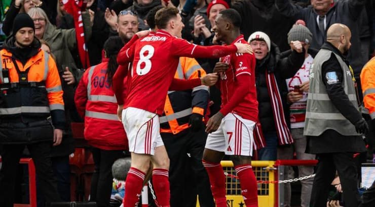 קאלום האדסון אודוי ואליוט אנדרסון שמחים (IMAGO) קאלום האדסון אודוי ואליוט אנדרסון שמחים