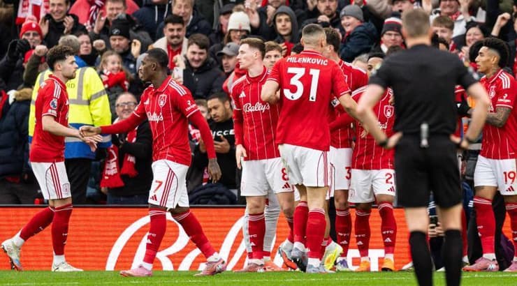 שחקני נוטינגבאם פורסט חוגגים (IMAGO) שחקני נוטינגבאם פורסט חוגגים