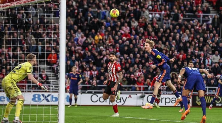 הנגיחה שלניק וולטמאדה בדרך לשער עצמי (IMAGO) הנגיחה שלניק וולטמאדה בדרך לשער עצמי