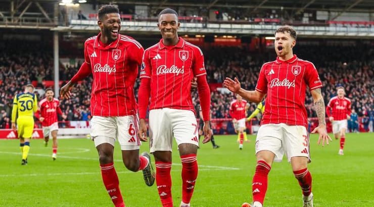 קאלום האדסון אודוי חוגג עם חבריו (IMAGO) קאלום האדסון אודוי חוגג עם חבריו