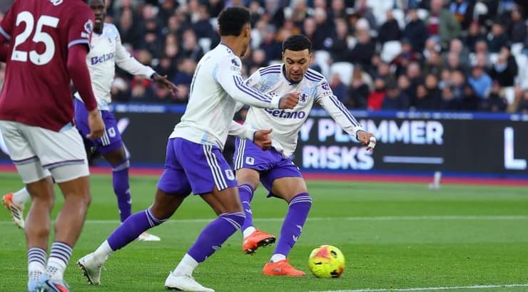 מורגן רוג'רס בועט (IMAGO) מורגן רוג'רס בועט