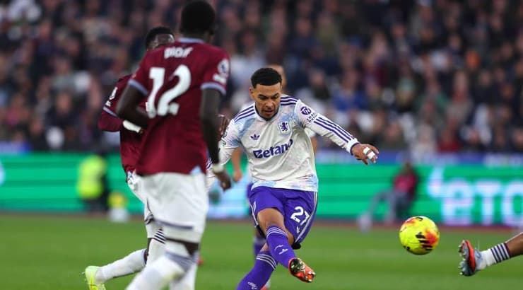 מורגן רוג'רס בועט (IMAGO) מורגן רוג'רס בועט