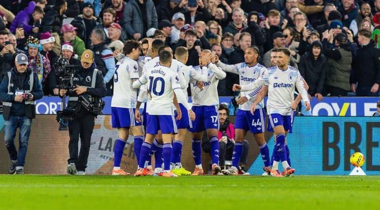 שחקני אסטון וילה חוגגים (IMAGO) שחקני אסטון וילה חוגגים