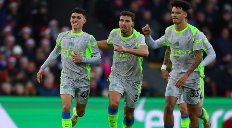 פיל פודן חוגג עם רובן דיאש וניקו אוריילי (IMAGO) פיל פודן חוגג עם רובן דיאש וניקו אוריילי