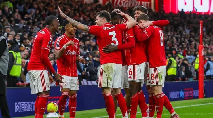 שחקני נוטינגהאם פורסט חוגגים (IMAGO) שחקני נוטינגהאם פורסט חוגגים