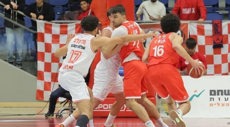 סי ג'יי אלבי בדרך לסל (מרטין גוטדאמק) סי ג'יי אלבי בדרך לסל