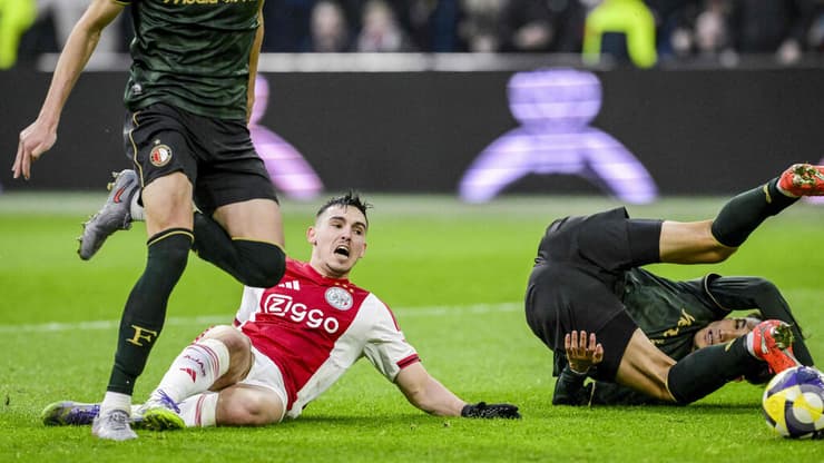 אוסקר גלוך בקרב קרקע מול פיינורד (צילום: Olaf KRAAK / ANP / AFP) אוסקר גלוך בקרב קרקע מול מול פיינורד