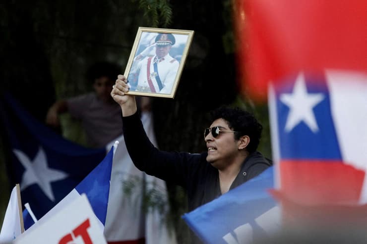 צ'ילה תומכי הנשיא החדש חוזה אנטוניו קאסט