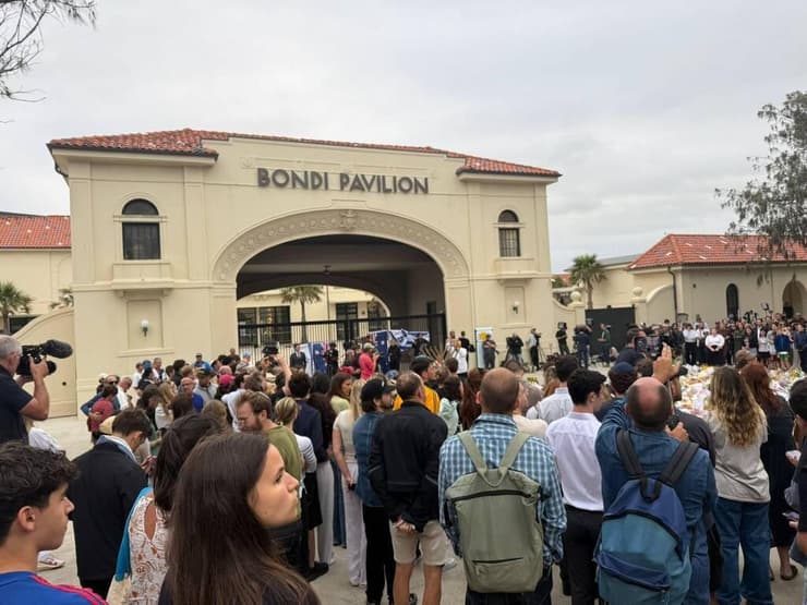 צילום: סעיף 27א לפי חוק זכויות יוצרים הדלקת נר שני בבונדיי ביץ' לאחר הטבח