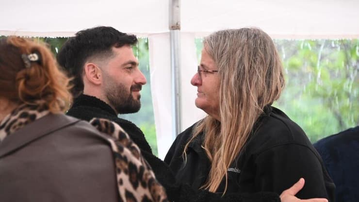 גלי ברמן ודקלה שמריז באזכרה של אלון שמריז ז"ל