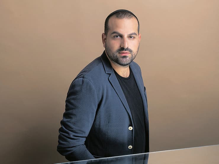 הזמר עקיבא תורג'מן (צילום: איליה מלניקוב) הזמר עקיבא תורג'מן