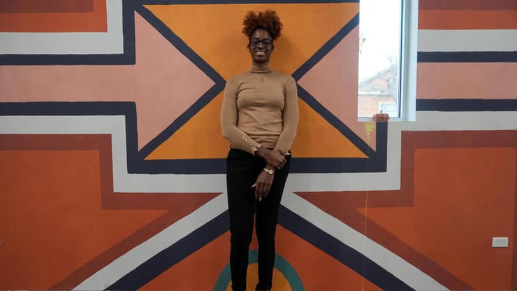 כוכבת ה-WNBA לשעבר דוורו פיטרס (צילום: AP Photo/Erin Hooley) כוכבת ה-WNBA לשעבר דוורו פיטרס