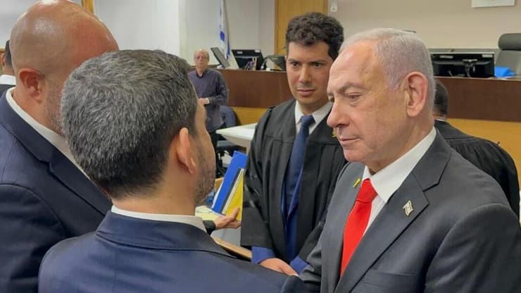 נתניהו ולאטורה - בתוך אולם בית המשפט (צילום: סעיף 27א לפי חוק זכויות יוצרים) יו"ר הכנסת ונשיא הפרלמנט של פרגאווי הגיעו למחוזי ת"א לפגוש את רה"מ