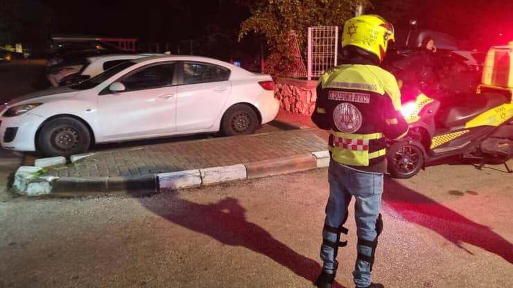 זירת האירוע בה נער בן 13 ירה בגבר (צילום: תיעוד מבצעי מד"א) זירת האירוע בה נער בן 13 ירה בגבר