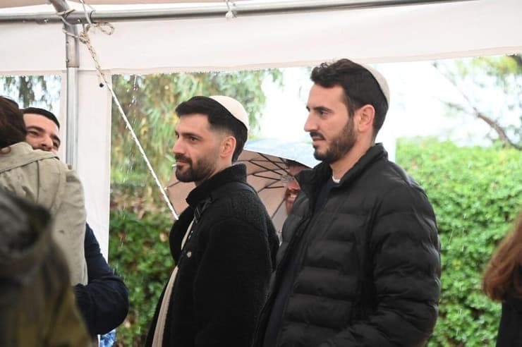 גלי ברמן באזכרה של אלון שמריז ז"ל