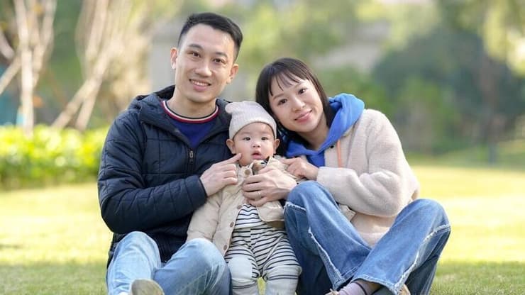 יולדות בסין לא יידרשו לשלם מכיסן עבור שירותים רפואיים הכלולים בסל הבריאות (צילום: shutterstock / STUDIO POLARIS) משפחה בסין