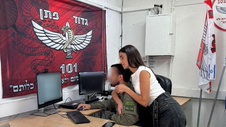 "החרדה היא לא יומיומית ולא שעתית, היא ברמה של שניות". ענבר ומ' (צילום: אוסף פרטי) "החרדה היא לא יומיומית ולא שעתית, היא ברמה של שניות". ענבר ומ'