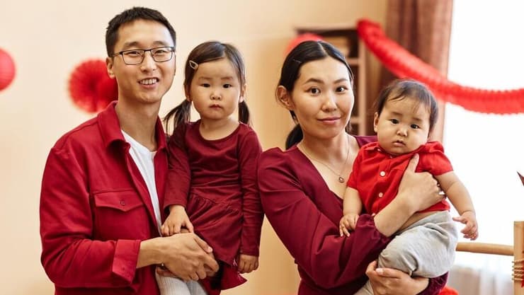האם הממשל הסיני יצליח לעודד את המשפחות להתרחב? (צילום: shutterstock / SeventyFour) משפחה בסין