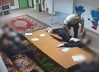 הונגריה התעללות ב מתקן כליאה ל נוער מחאה נגד ויקטור אורבן