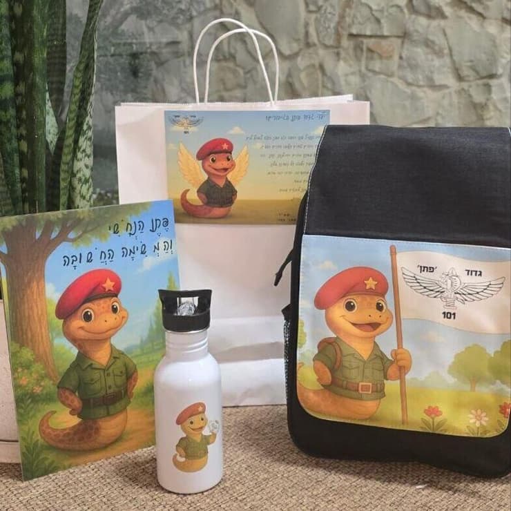 "הדפסנו את הספר במימון של הגדוד וחילקנו אותו לכל הילדים, עד רמת הנכדים של הנגדים. זה היה עוצמתי" (צילום: אוסף פרטי) "הדפסנו את הספר במימון של הגדוד וחילקנו אותו לכל הילדים, עד רמת הנכדים של הנגדים. זה היה עוצמתי"