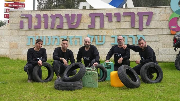 "החזירו אותנו לעיר הרוסה וזרקו אותנו להסתדר" (צילום: אפי שריר ) מוחאים למען עתיד העיר קריית שמונה ושיקומה