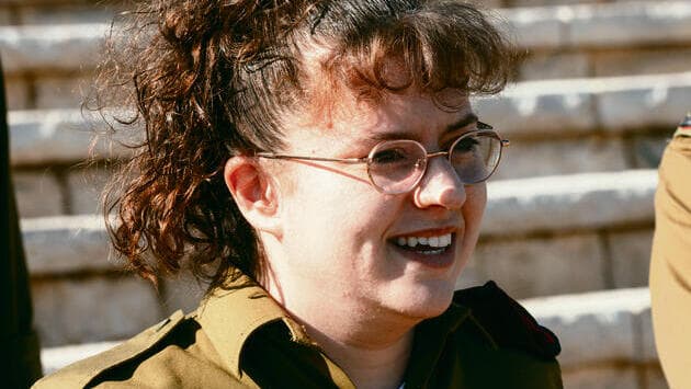 מעיפים מהיחידה בגלל המראה. מתוך 'המטכ"ליסטים' | צילום: אייל אפרתי, באדיבות yes (המצולמת אינה חיילת)